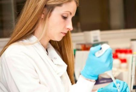 Dr Jennifer Munkley, Newcastle University, at work in her lab